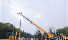 吊车表演视频,吊车表演的惊险与魅力瞬间